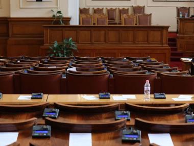 Вечерни новини: Партиите се надцакват с пенсиите; Отново недостиг на учители