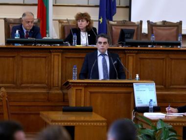 Със заявки за големи харчове депутатите приеха поправките в държавния бюджет