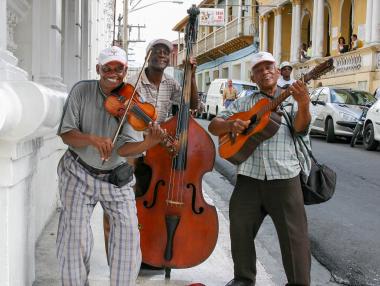 Трудностите с долара тласкат Куба към биткойна