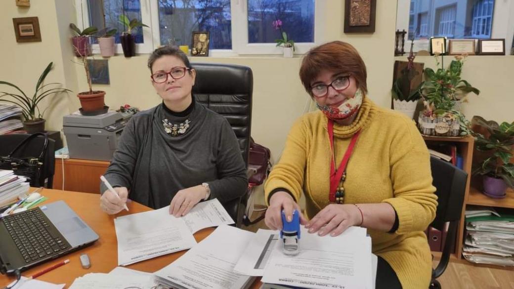 Пълноценното образование остава в класната стая