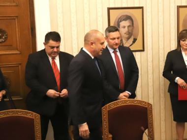Защо Радев даде мандата на БСП и отказа да е архитект на редовно правителство
