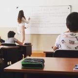 Непосилната задача да си само учител