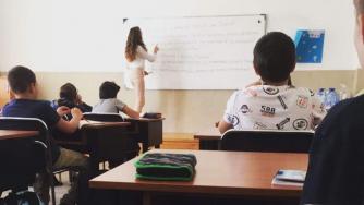 Непосилната задача да си само учител