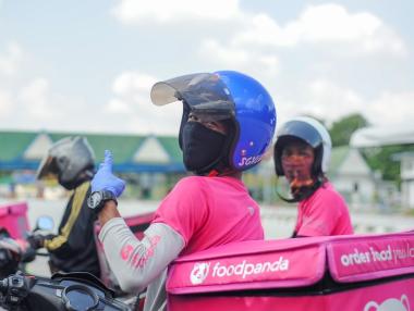 От днес Foodpanda спира работа в 65 града в България