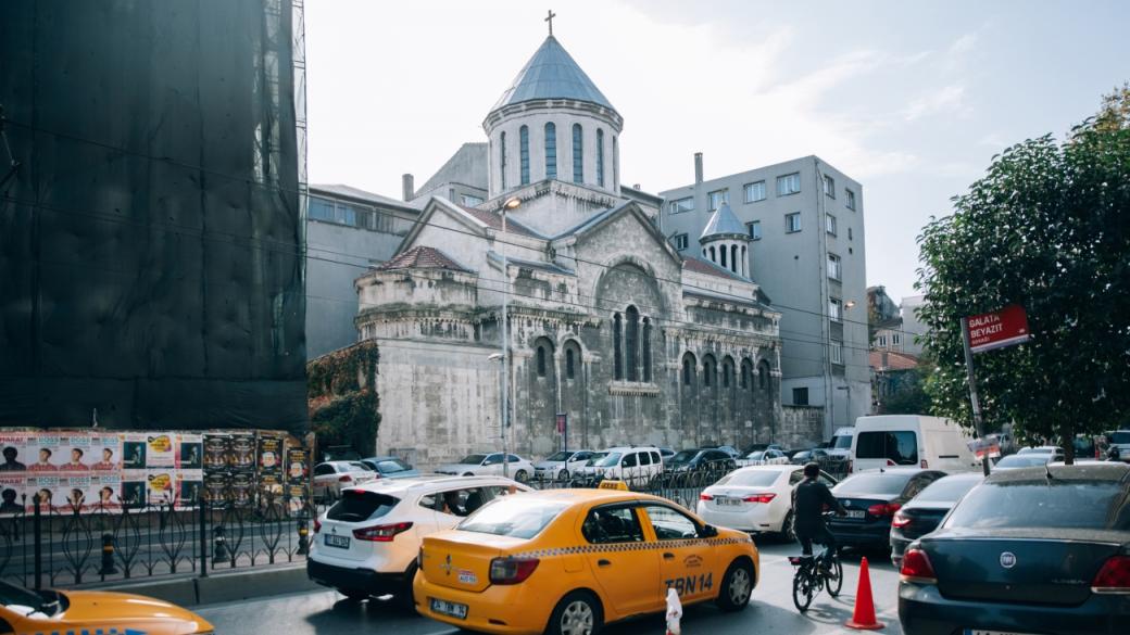 Истанбул откри как да генерира енергия от уличния трафик
