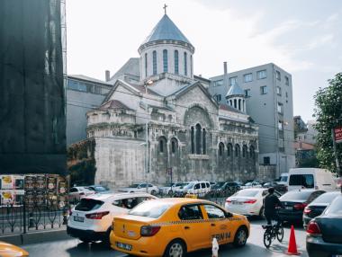 Истанбул откри как да генерира енергия от уличния трафик