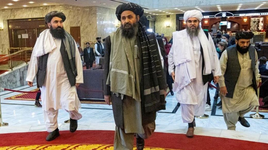 Съосновател на талибаните оглавява новото афганистанско правителство