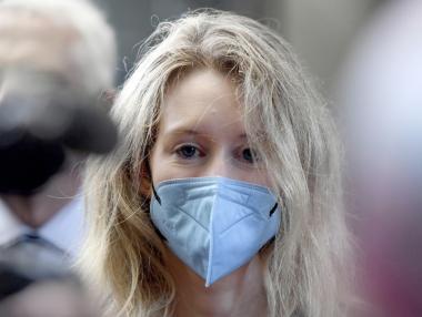 Елизабет Холмс – хай-тек чудо или чаровна измамница за $9 млрд.