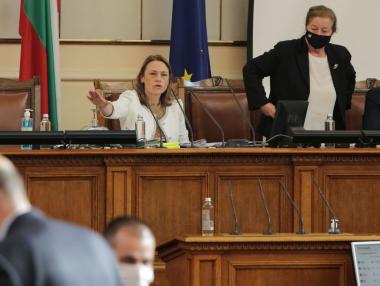 Депутатите тотално объркаха гласуването на добавките към пенсиите