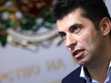 Петков предупреди за възможно забавяне на парите за бизнеса