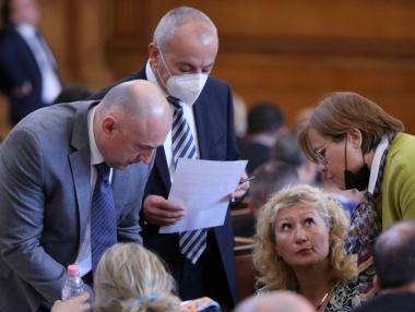 Депутатите отложиха актуализацията на пенсиите за Коледа