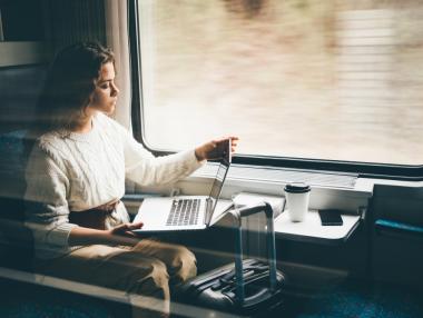 Британските телекоми стъпкаха обещанието си за роуминг таксите