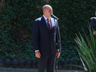 Търси се кой да бие Радев на изборите