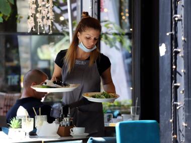 Вечерни новини: РЗИ с нови мерки срещу заведенията; Търси се кой да бие Радев на изборите