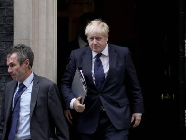 Британското правителство обяви „Зимен план“ за справяне с пандемията