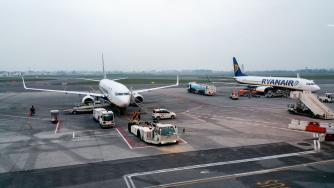 Авиопревозвачите се оплакаха от „лобистка“ поправка на депутатите