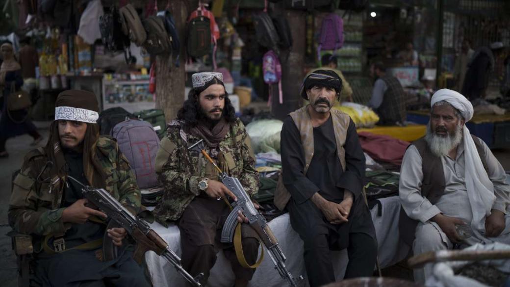 Афганистанските банки молят талибаните за долари