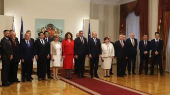 Президентът представя новия служебен кабинет