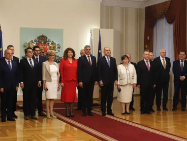 Президентът представя новия служебен кабинет