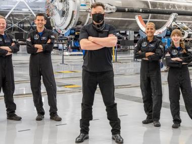 За пръв път SpaceX изпрати в космоса кораб само с „любители астронавти“