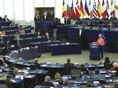 Евродепутатите обвиниха Комисията, че поддържа корупцията в България