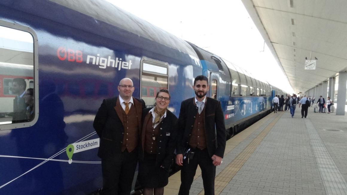 Галерия :: Снимка 3 :: Новият транспортен министър се качи на влака „Свързана Европа“}