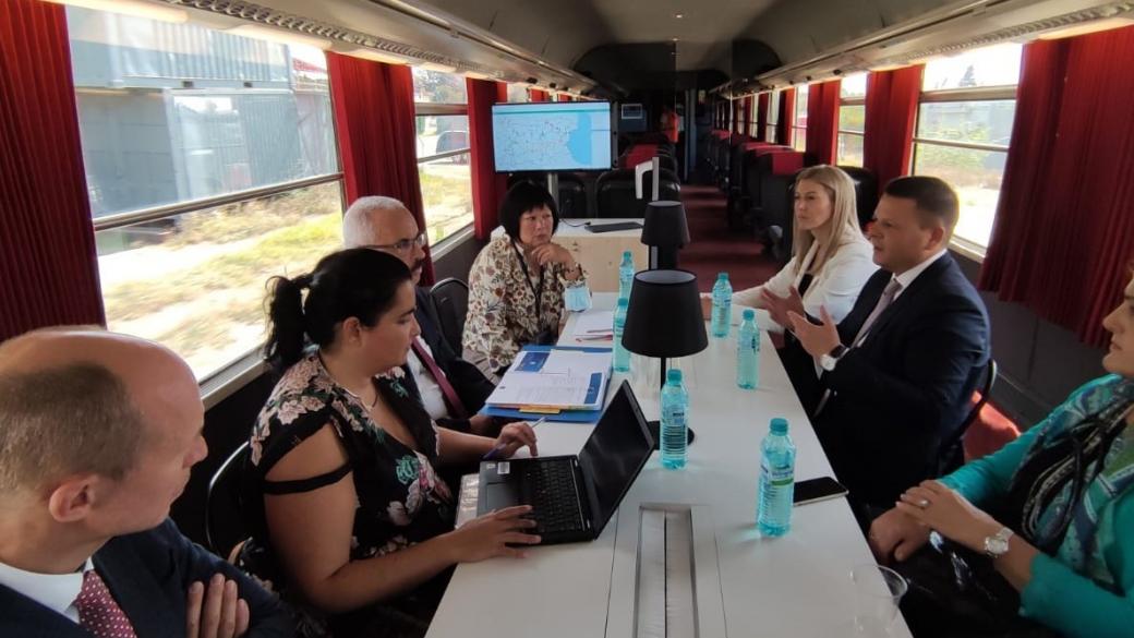 Новият транспортен министър се качи на влака „Свързана Европа“