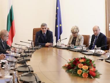 След срещата с Янев пътните строители спират протестите