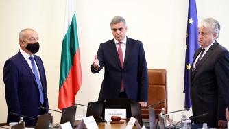 Янев освободи трима зам.-министри от две министерства