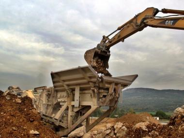 Строителите от порочните „ин-хаус“ поръчки искат да излязат на светло