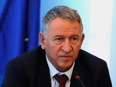 Кацаров иска действия от прокуратурата срещу антиваксърите