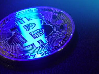 Биткойн изведнъж се срина с 10%