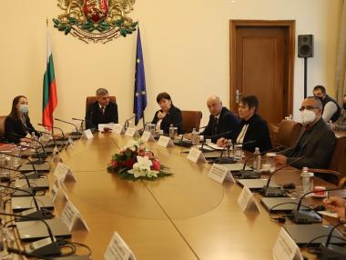 Парите за туризма всъщност може да отидат за ваксинация