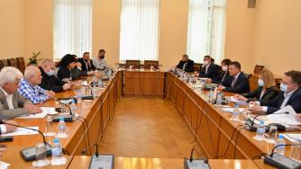 Автобусните превозвачи остават без помощ до решението на Брюксел