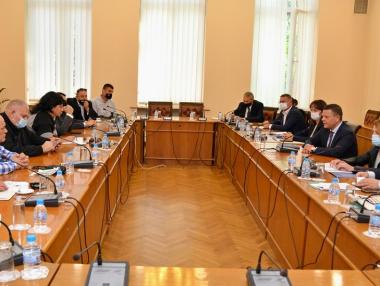 Автобусните превозвачи остават без помощ до решението на Брюксел