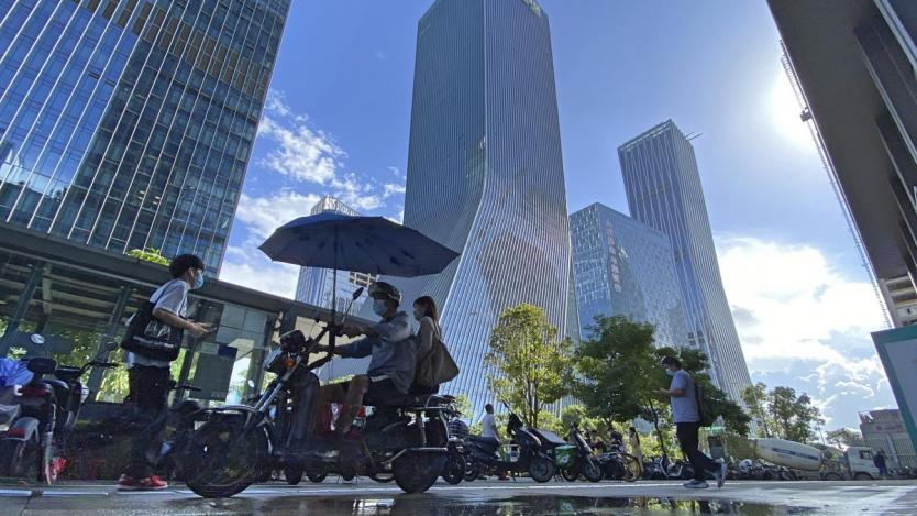 Пекин се готви за фалита на „китайския Lehman Brothers“ и нехае за глобалния ефект