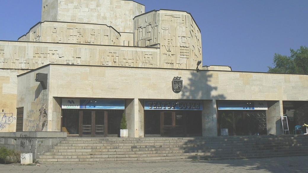 Столична община спря спорния ремонт на театър „София“