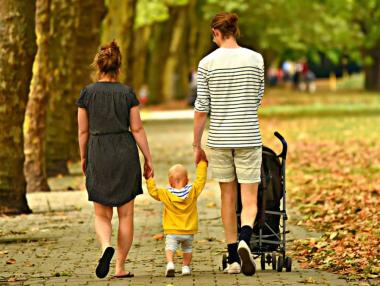 Увеличаването на майчинството не решава демографската криза