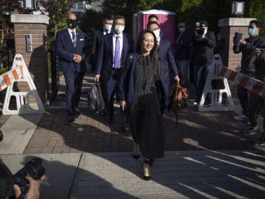 „Принцесата на Huawei“ отлетя за Китай след съдебно споразумение