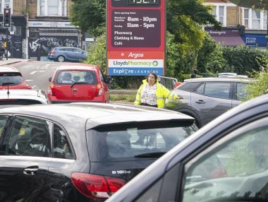 Великобритания издава хиляди временни работни визи за шофьори