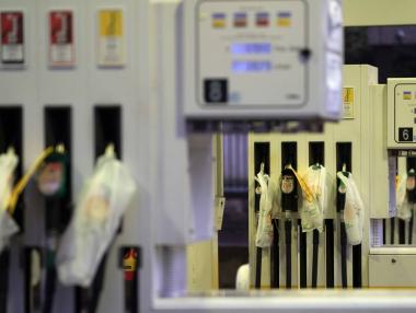 Паниката остави празни 90% от бензиностанциите в големите английски градове