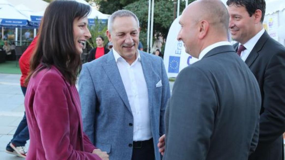 Галерия :: Снимка 14 :: „Нощ на спорта” в София привлече стотици спортуващи}