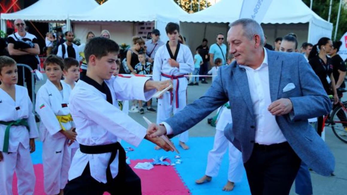 Галерия :: Снимка 16 :: „Нощ на спорта” в София привлече стотици спортуващи}