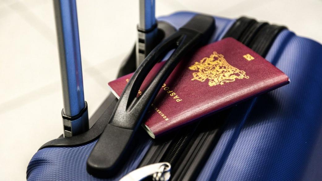 Пътуването до Великобритания вече ще става само с международен паспорт