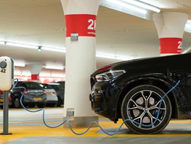 Електромобилите печелят от хаоса с горивата във Великобритания