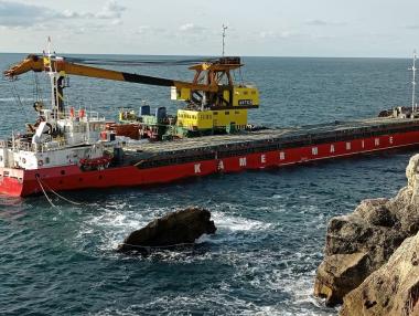 Частично бедствено положение е обявено в района на заседналия кораб