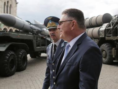 Служебното правителство подготвя военна поръчка за 390 млн. лв.