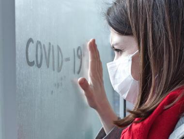 Смъртните случаи от COVID-19 преминаха психологическа граница