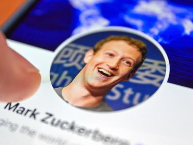 Кой и как „дръпна шалтера“ на Facebook