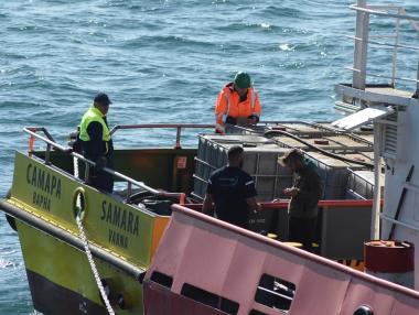 Екипажът на Vera Su напуска кораба